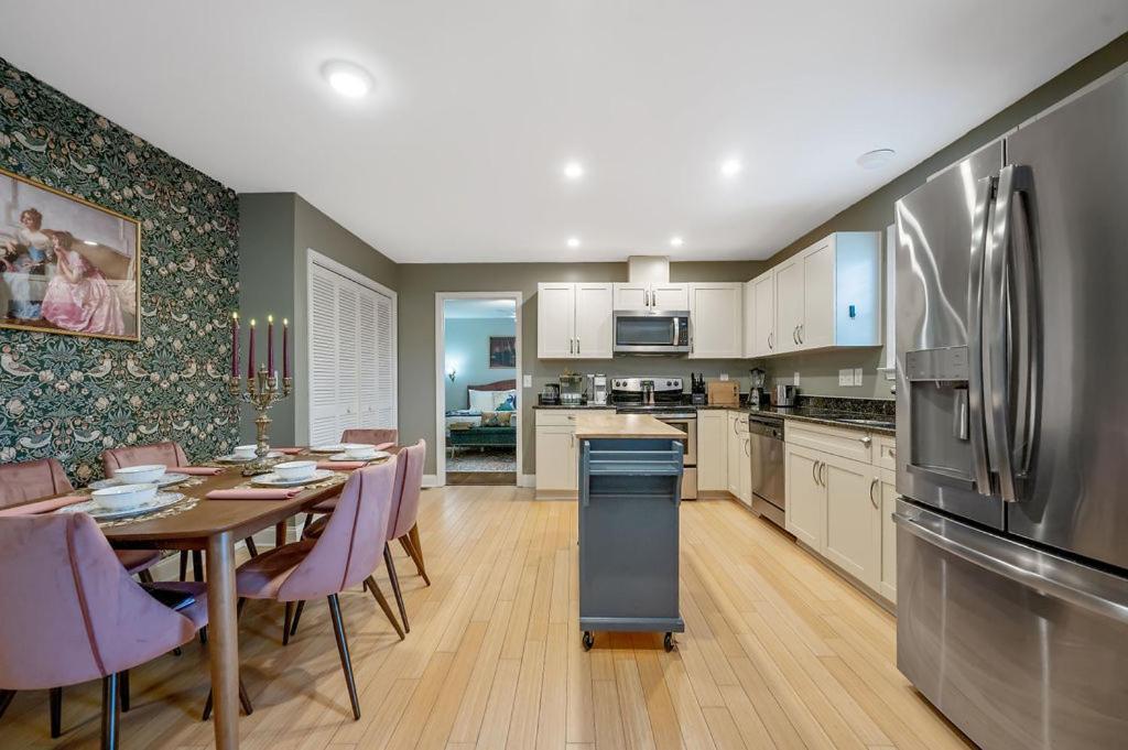New Victorian Theme, 3Br, Lrg Backyard Close To Pnc Arena, Downtown, And Rdu Airport رالي المظهر الخارجي الصورة
