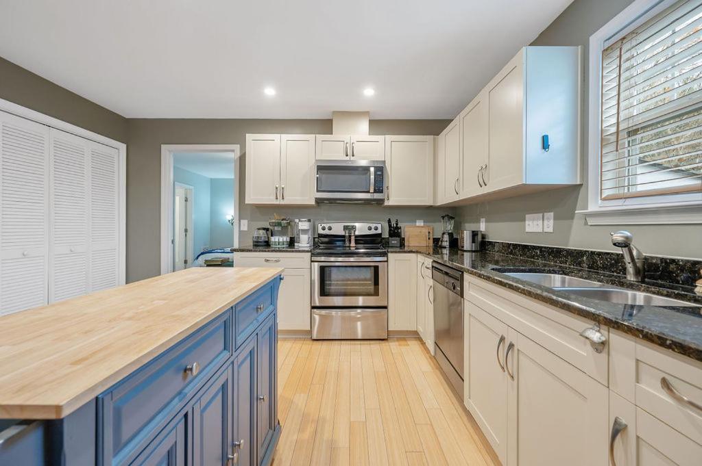 New Victorian Theme, 3Br, Lrg Backyard Close To Pnc Arena, Downtown, And Rdu Airport رالي المظهر الخارجي الصورة